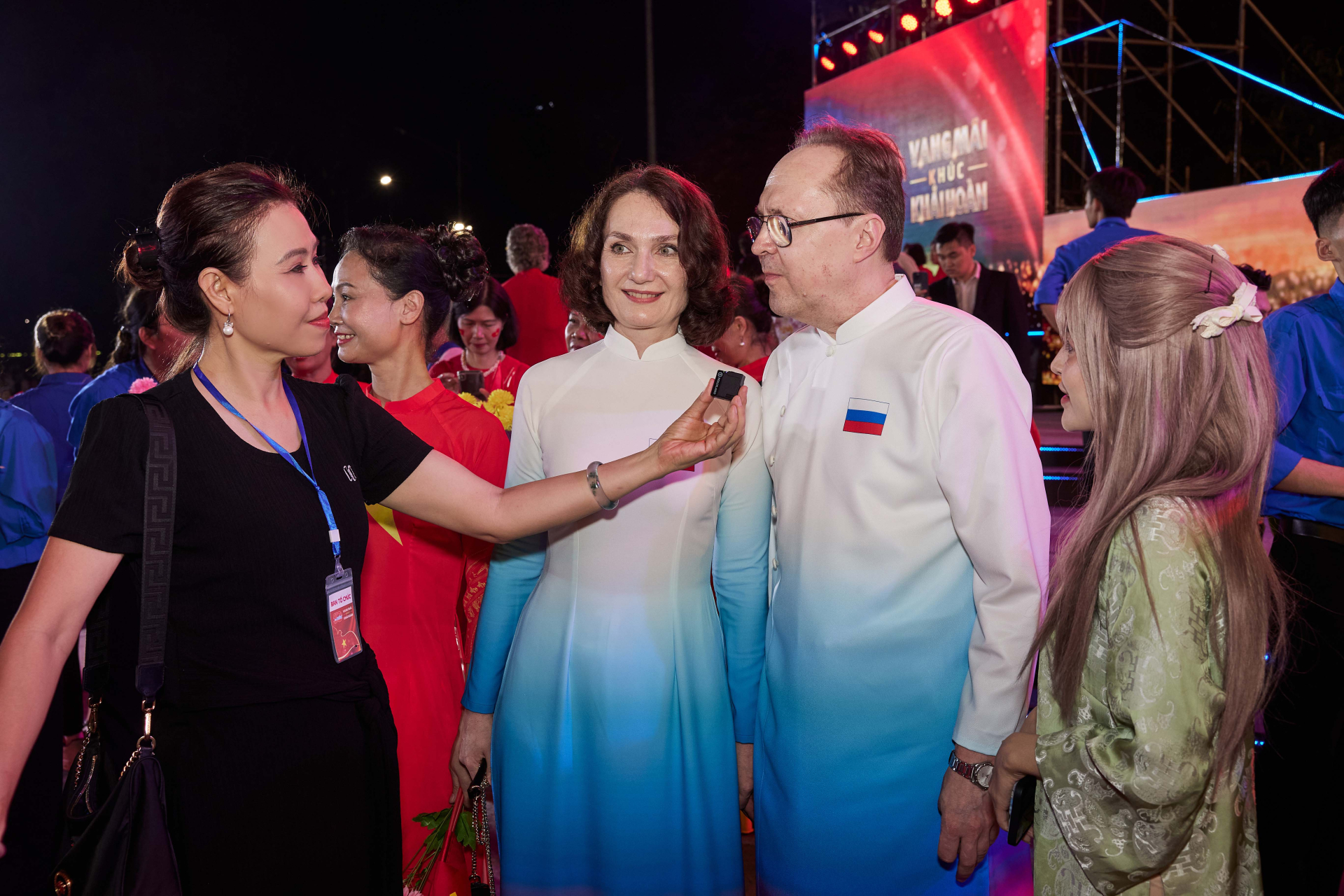 Đà Nẵng Tỏa Sáng Qua Show Diễn Thời Trang "Nơi Pháo Hoa Rực Rỡ" 14 Đà Nẵng Tỏa Sáng Qua Show Diễn Thời Trang "Nơi Pháo Hoa Rực Rỡ"