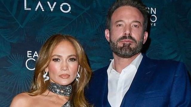 Hậu quả của phong cách biểu diễn "bỏng mắt" của Jennifer Lopez: Gác lại mối tình và đạt đến tầm cao mới 14 Hậu quả của phong cách biểu diễn "bỏng mắt" của Jennifer Lopez: Gác lại mối tình và đạt đến tầm cao mới