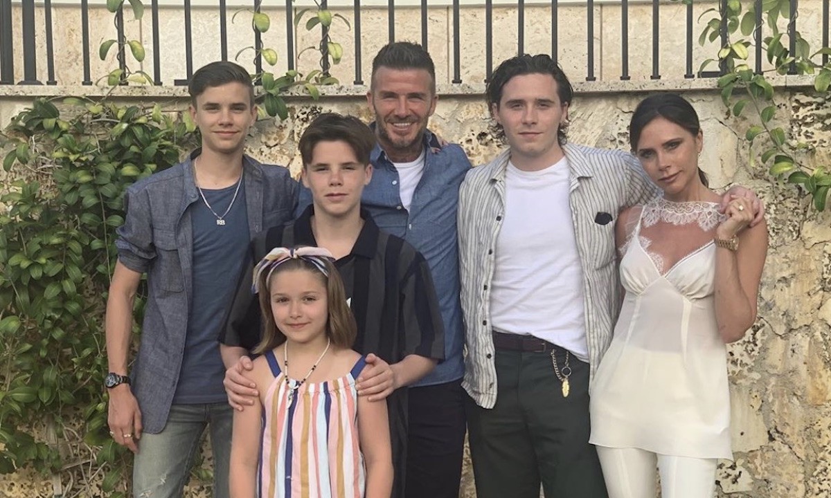 Brooklyn Beckham và Nicola Peltz bỏ lỡ chương trình thời trang của Victoria Beckham 14 Brooklyn Beckham và Nicola Peltz bỏ lỡ chương trình thời trang của Victoria Beckham